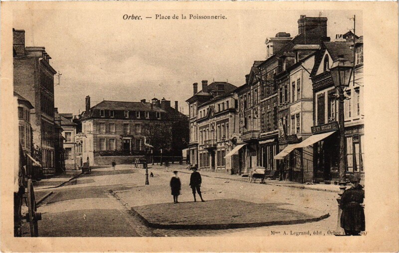 Carte postale ancienne Orbec Place de la Poissonnerie à Orbec