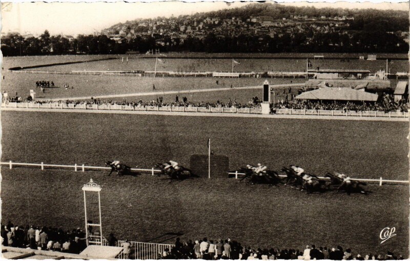 Carte postale ancienne Deauville Le Champ de Courses à Deauville