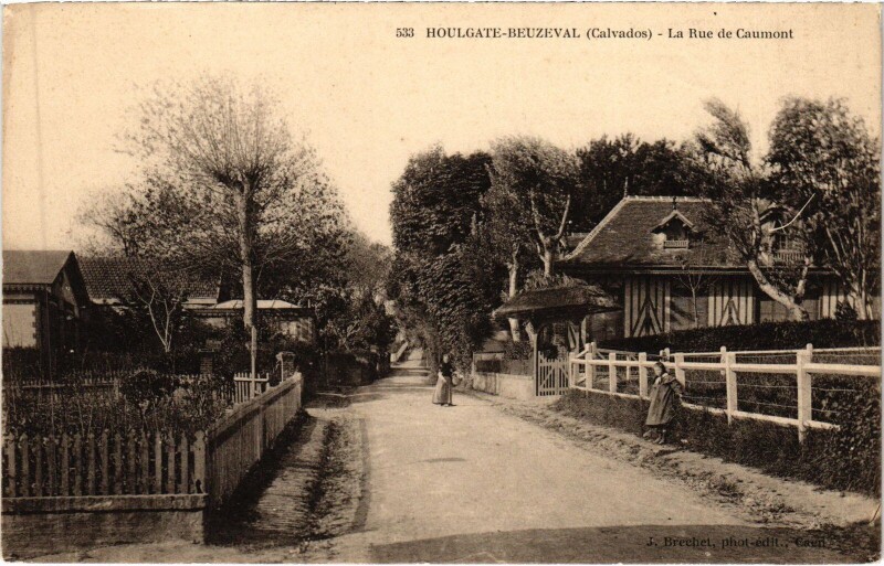 Carte postale ancienne Houlgate Beuzeval - La Rue de Caumont à Houlgate