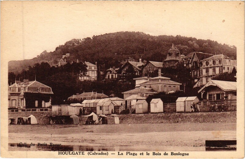 Carte postale ancienne Houlgate La Plage et le Bois de Boulogne à Houlgate