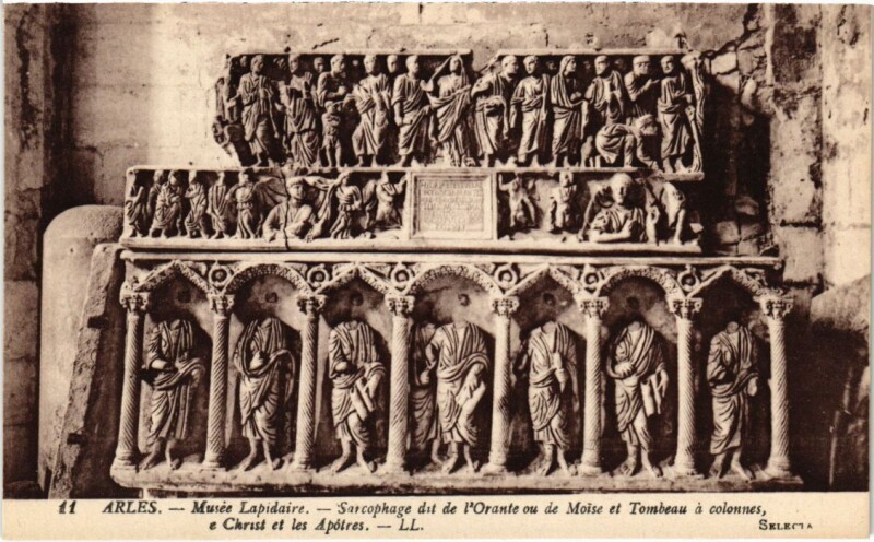 Carte postale ancienne Arles Musee Lapidaire - Sarcophage à Arles