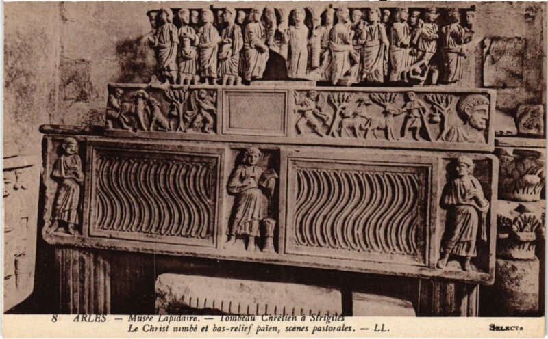 Carte postale ancienne Arles Musee Lapidaire - Tombeau Chretien a Strigites à Arles