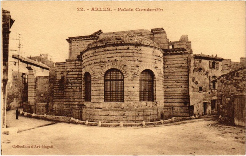 Carte postale ancienne Arles Palais Constantin à Arles