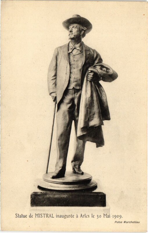 Carte postale ancienne Arles Statue de Mistral à Arles