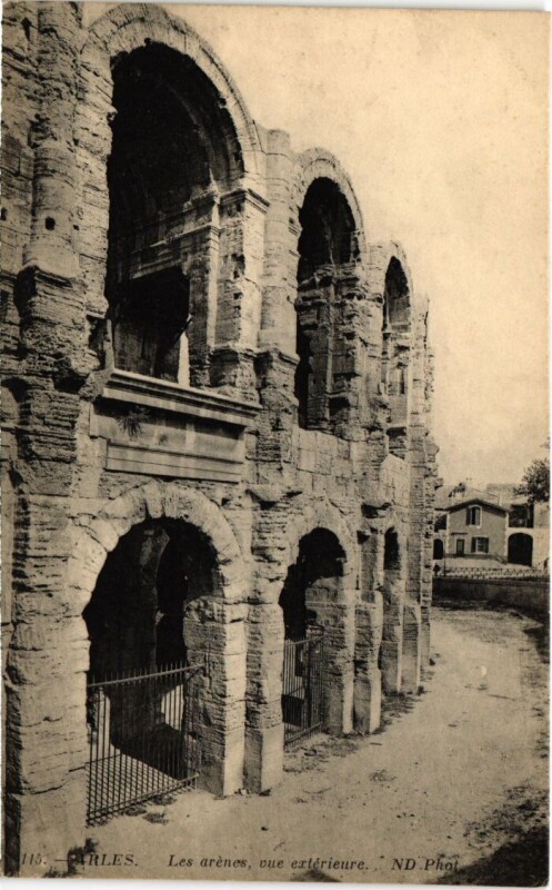 Carte postale ancienne Arles Les Arenes - Vue Exterieure à Arles