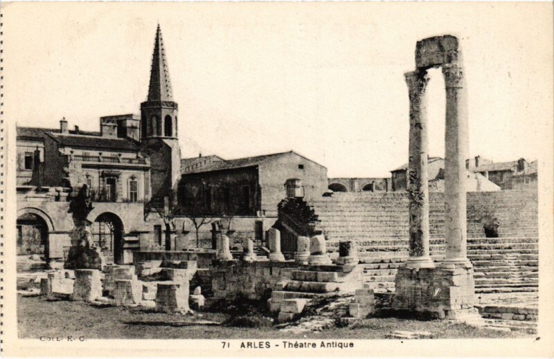 Carte postale ancienne Arles Theatre Antique à Arles