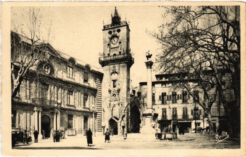 Carte postale ancienne Aix-en-Provence La Place de l'Hotel de Ville et le Beffroi à Aix-en-Provence