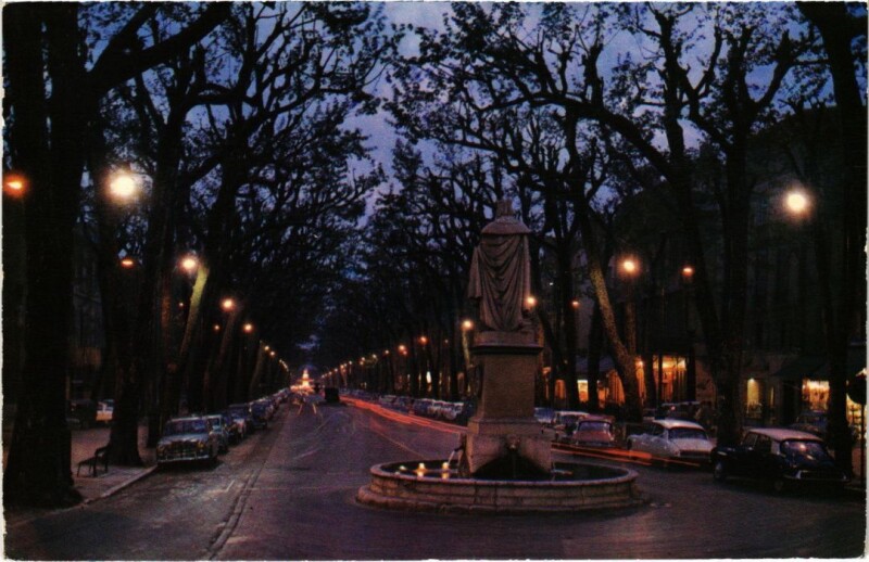 Carte postale ancienne Aix-en-Provence Le Cours Mirabeau la Nuit - Statue du Roi Rene à Aix-en-Provence