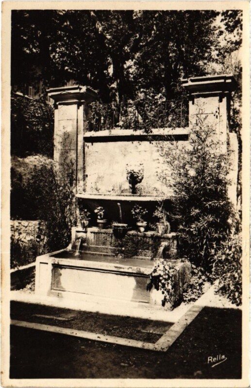 Carte postale ancienne Aix-en-Provence Etablissement Thermal - La Fontaine du Parc à Aix-en-Provence