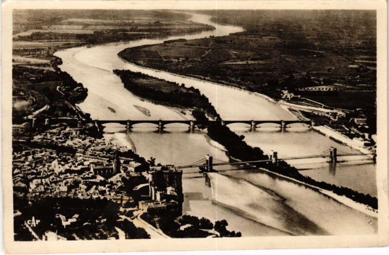 Carte postale ancienne Tarascon Vue prise en Avion à Tarascon