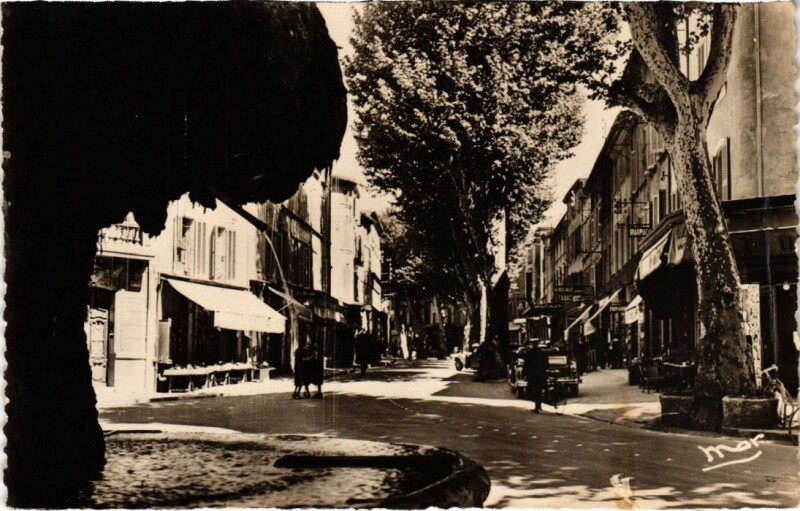 Carte postale ancienne Salon-de-Provence Cours Victor-Hugo à Salon-de-Provence