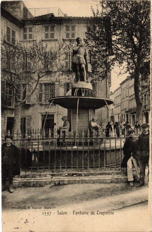 Carte postale ancienne Salon-de-Provence Fontaine de Craponne à Salon-de-Provence