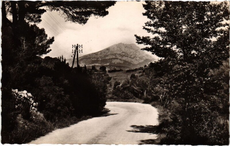 Carte postale ancienne Aigues-Martes Route du Tholonet - Montagne Sainte-Victoire