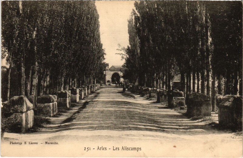 Carte postale ancienne Arles Les Alyscamps à Arles