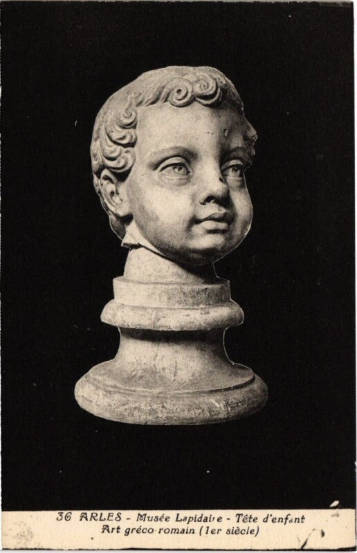 Carte postale ancienne Arles Musee Lapidaire - Tete d'Enfant à Arles