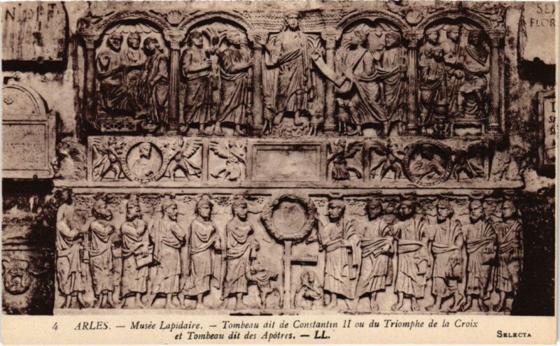 Carte postale ancienne Arles Musee Lapidaire - Tombeau dit de Constantin Ii à Arles