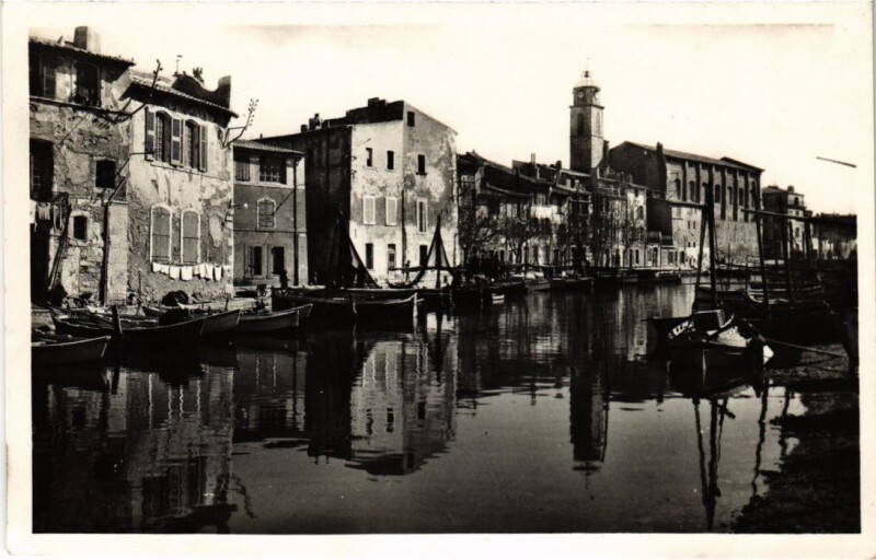 Carte postale ancienne Martigues Le Canal du Roy à Martigues