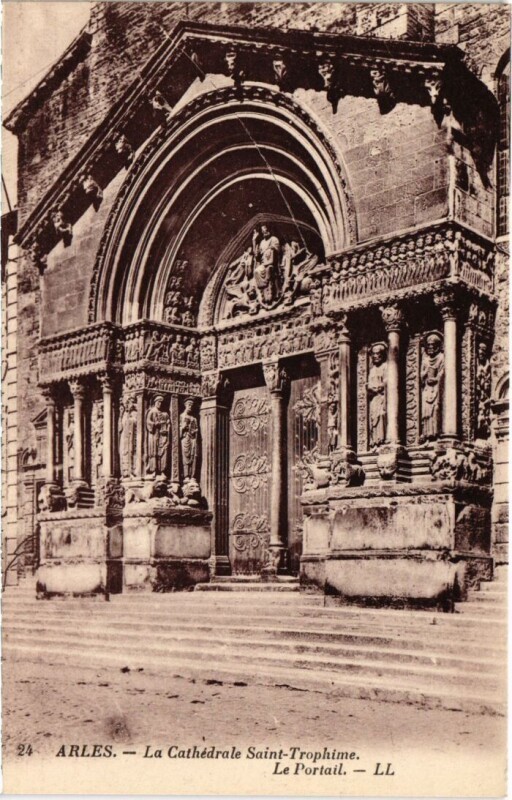 Carte postale ancienne Arles La Cathedrale Saint-Trophime - La Portail à Arles