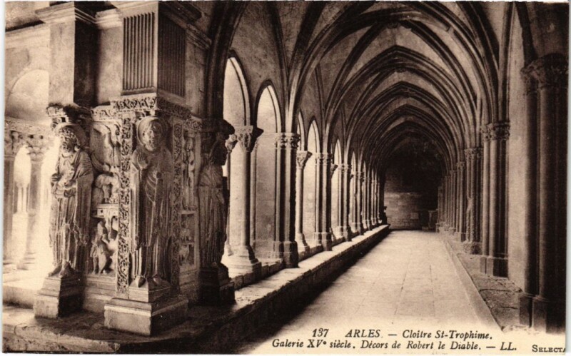 Carte postale ancienne Arles Cloitre Saint-Trophime - Galerie à Arles