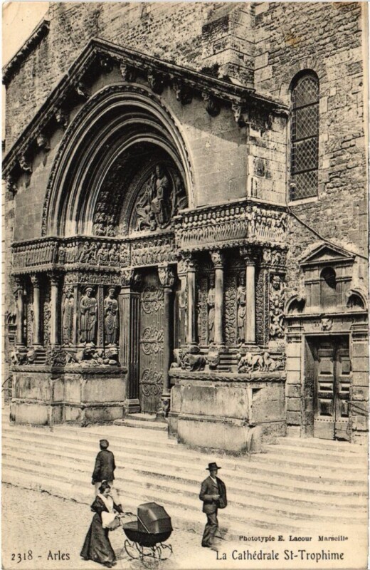 Carte postale ancienne Arles La Cathedrale Saint-Trophime à Arles