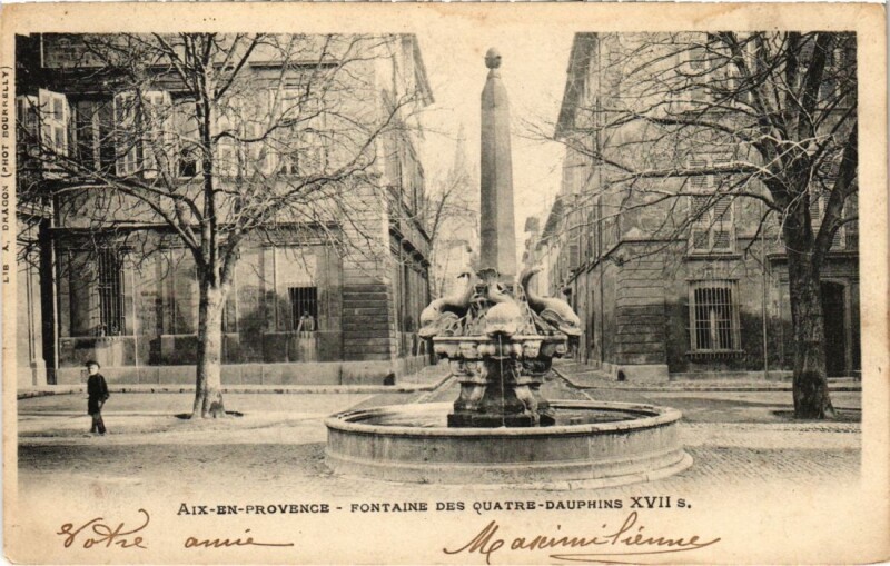 Carte postale ancienne Aix-en-Provence Fontaine des Quatre Dauphins à Aix-en-Provence