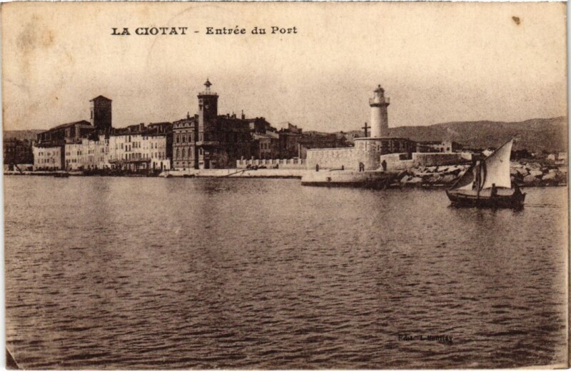 Carte postale ancienne La Ciotat Entree du Port à La Ciotat