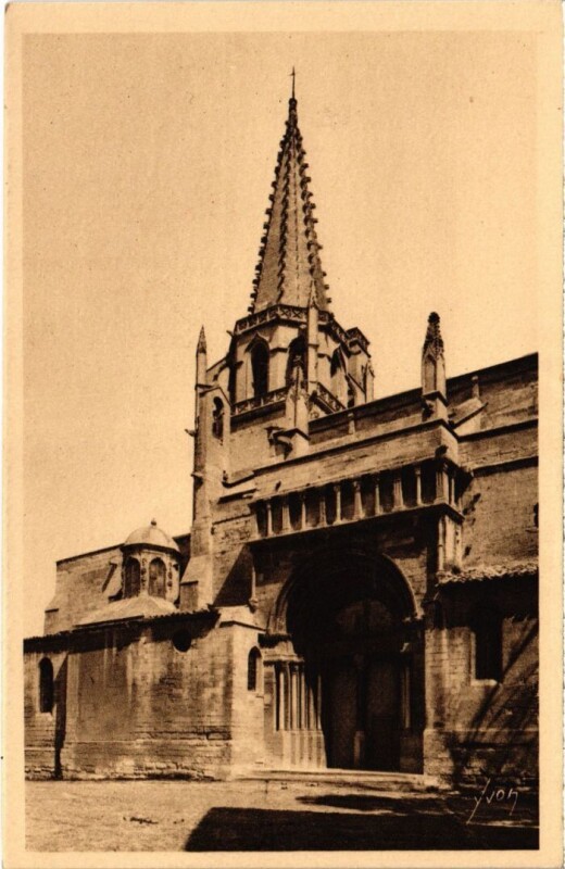 Carte postale ancienne Tarascon Eglise Sainte-Marthe à Tarascon
