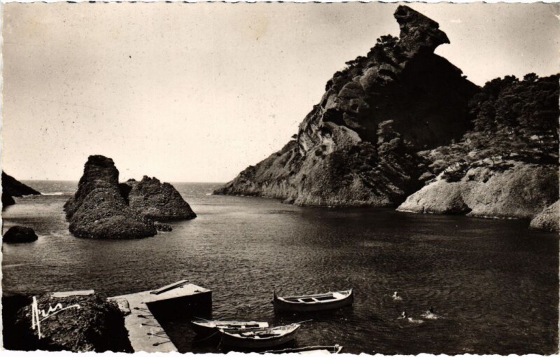 Carte postale ancienne La Ciotat Calanque de Figuerolles et le Rocher du Capucin à La Ciotat