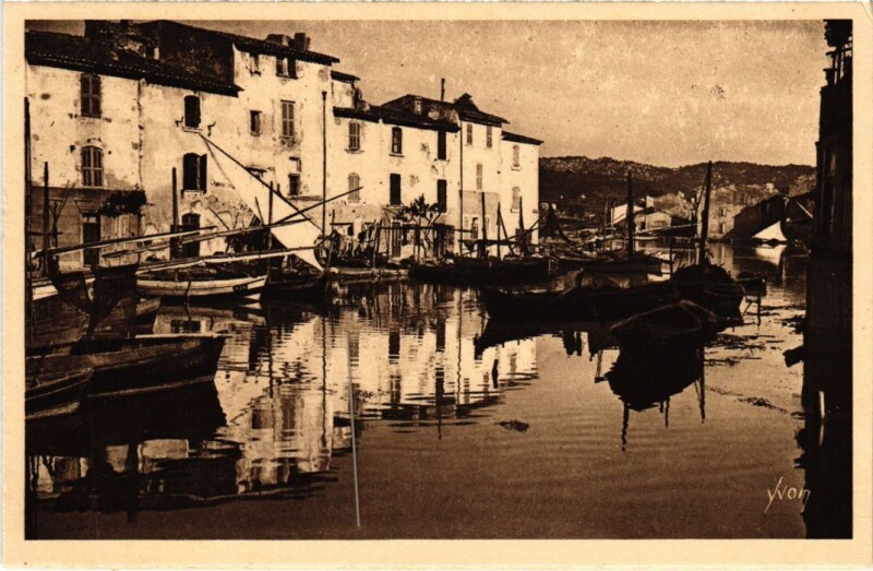 Carte postale ancienne Martigues Harbour Scene à Martigues