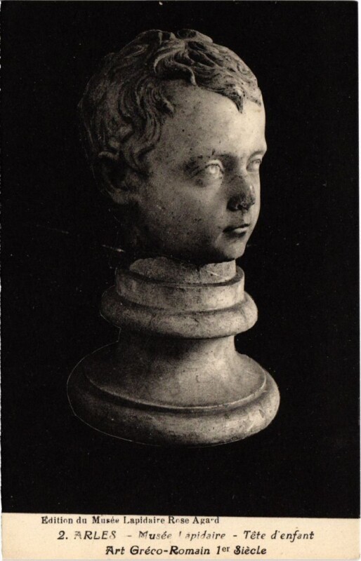 Carte postale ancienne Arles Musee Lapidaire - Tete d'Enfant à Arles
