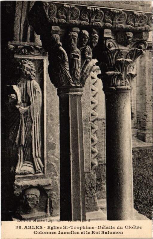 Carte postale ancienne Arles Eglise Saint-Trophime - Details du Cloitre à Arles