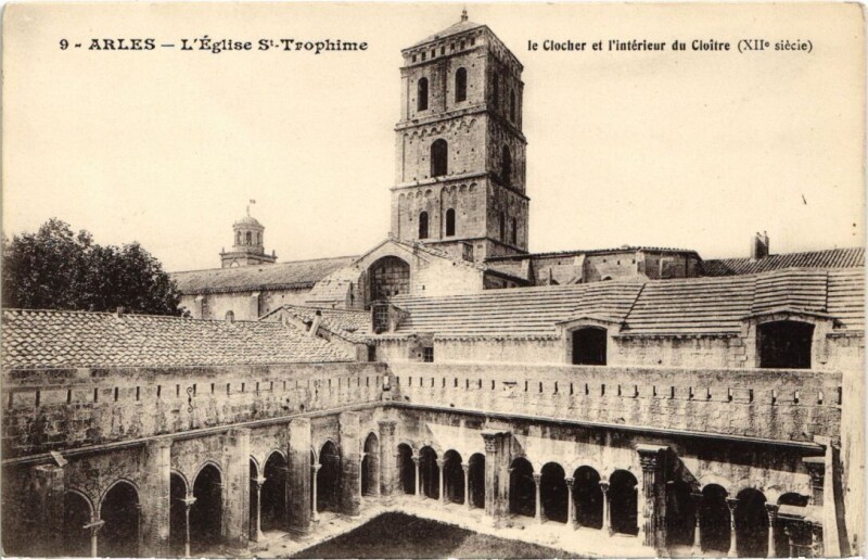 Carte postale ancienne Arles L'Eglise Saint-Trophime à Arles