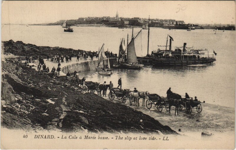 Carte postale ancienne Dinard La Cale a maree basse à Dinard