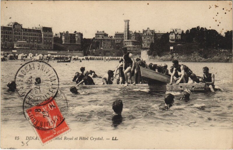 Carte postale ancienne Dinard Hotel Royal et Hotel Crystal à Dinard