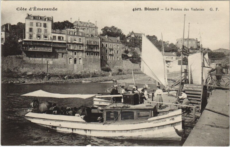 Carte postale ancienne Dinard Le Ponton des Vedettes à Dinard