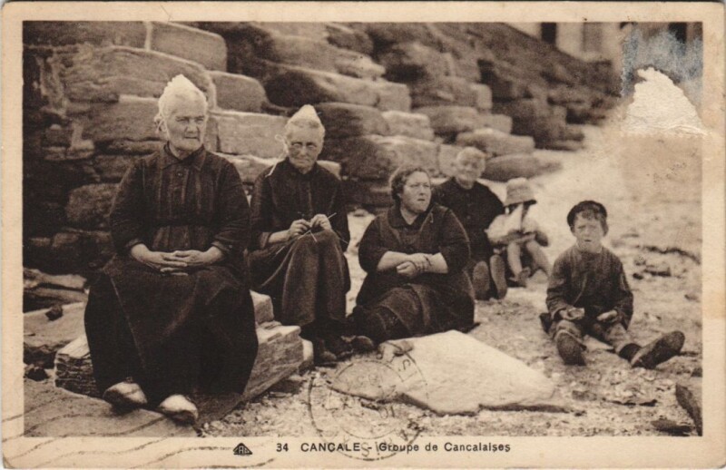 Carte postale ancienne Cancale Groupe de Cancalaises à Cancale