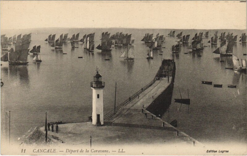 Carte postale ancienne Cancale Depart de la Caravane à Cancale