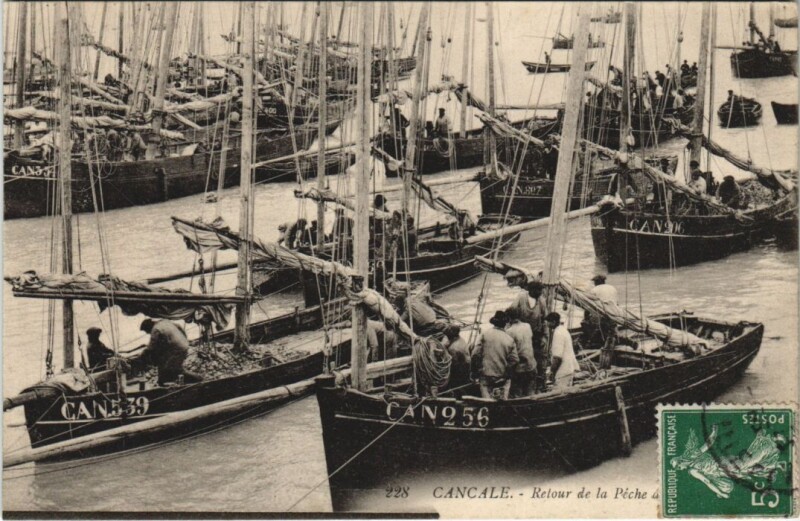 Carte postale ancienne Cancale Retour de la peche à Cancale
