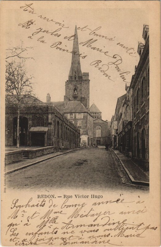 Carte postale ancienne Redon Rue Victor Hugo à Redon