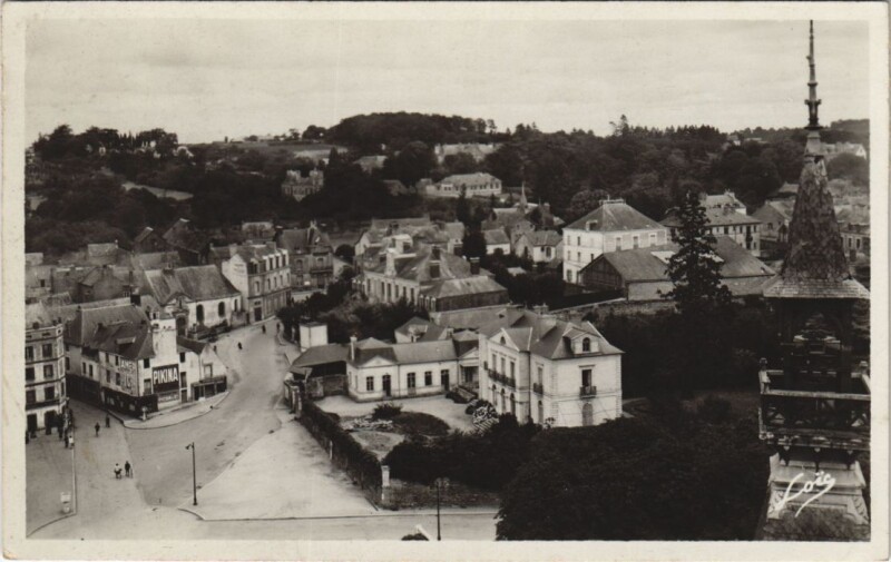 Carte postale ancienne Redon vue generale et Place de la Sous Prefecture à Redon