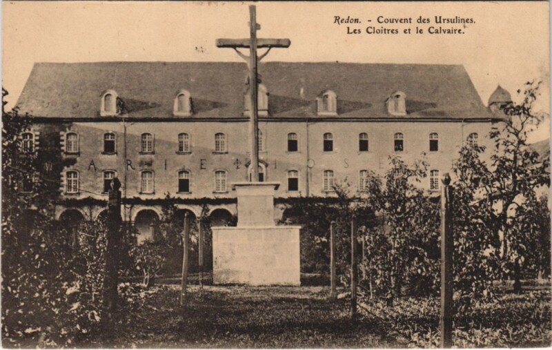 Carte postale ancienne Redon Couvent des Ursulines , Les Cloitres et le Calvaire à Redon