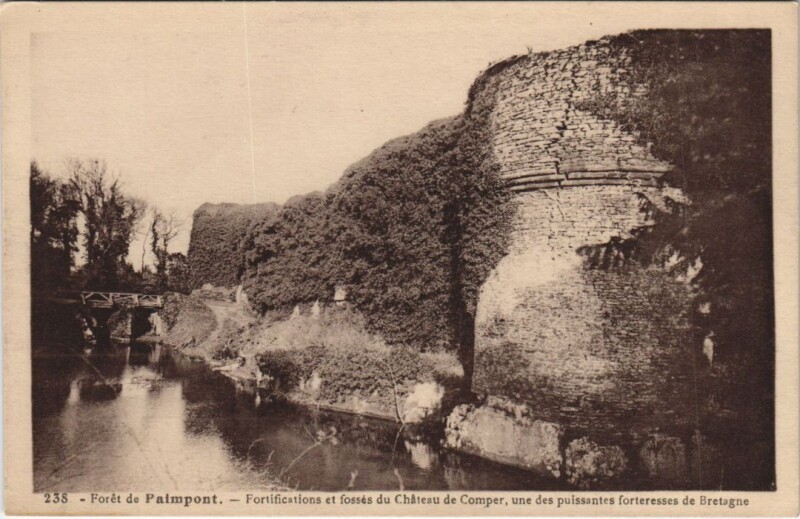 Carte postale ancienne Paimpont Fortifications et fosses du Chateau de Comper à Paimpont