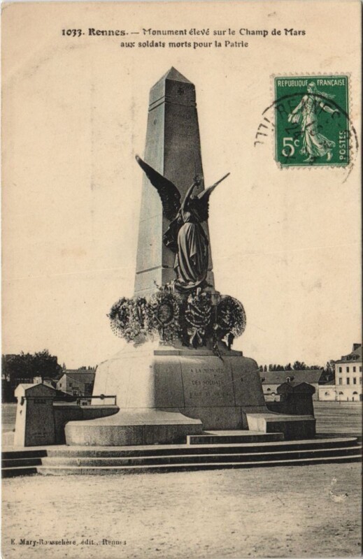 Carte postale ancienne Rennes Monument sur le Champ de Mars à Rennes