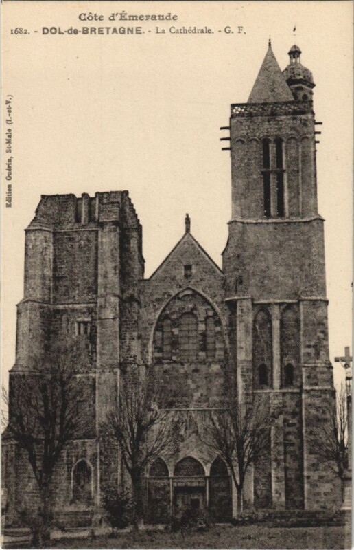 Carte postale ancienne Dol de Bretagne La Cathedrale à Dol-de-Bretagne