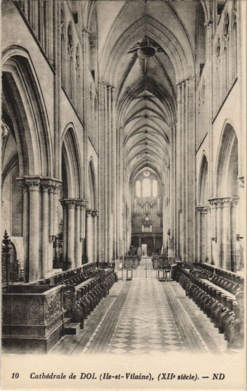 Carte postale ancienne Dol de Bretagne La Cathedrale à Dol-de-Bretagne