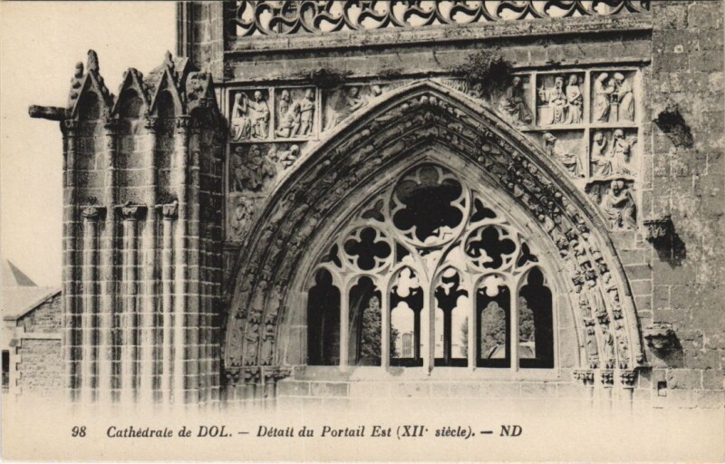 Carte postale ancienne Dol de Bretagne La Cathedrale , detail du portail Est à Dol-de-Bretagne