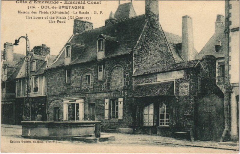 Carte postale ancienne Dol de Bretagne Maison des Plaids à Dol-de-Bretagne