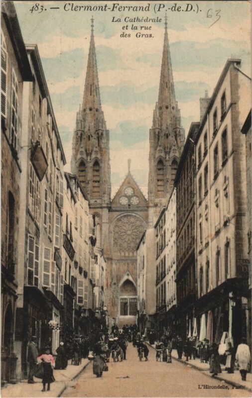 Carte postale ancienne Clermont Ferrand La Cathedrale et la rue des Gracs à Clermont-Ferrand