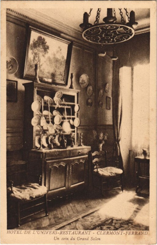 Carte postale ancienne Clermont Ferrand hotel de l'Univers, un coin du Grand Salon à Clermont-Ferrand