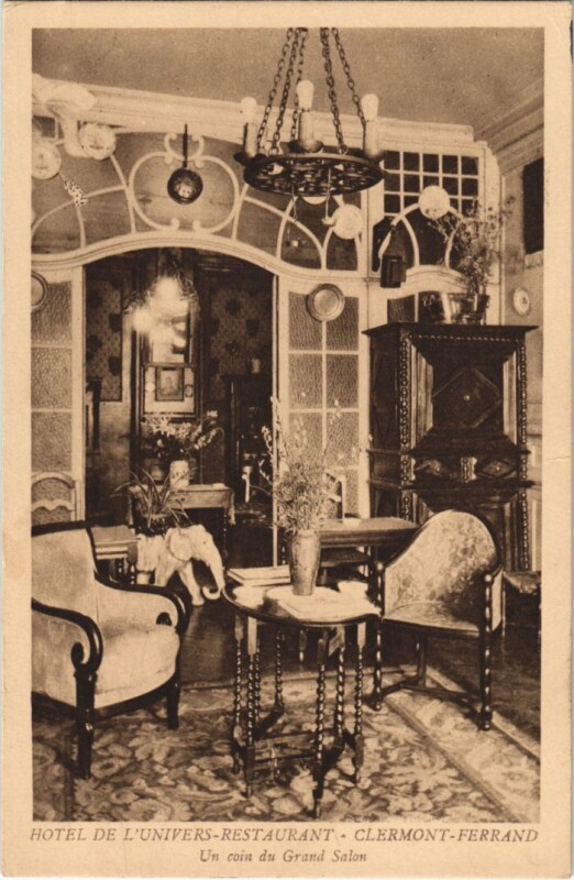 Carte postale ancienne Clermont Ferrand hotel de l'Univers, un coin du Grand Salon à Clermont-Ferrand